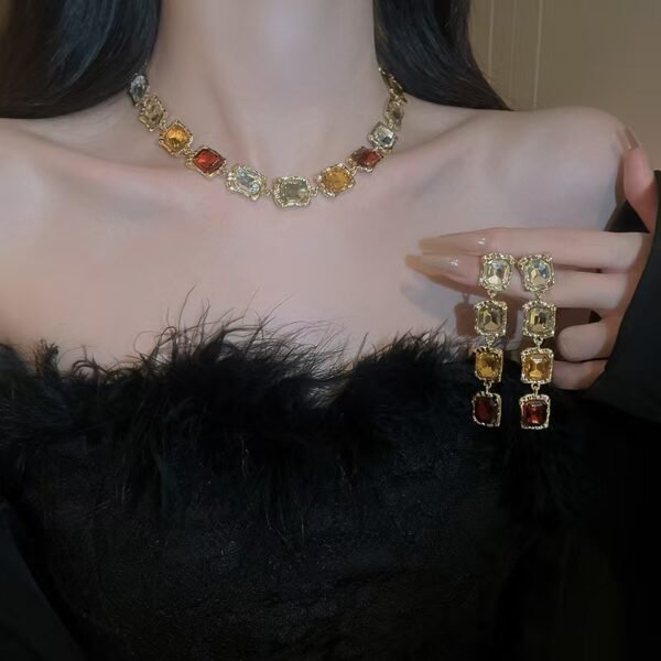 Retro Luxe Diamond-Set Square Choker Necklace | High-End Royal Style | Niche Exaggerated Collar Necklace for Women - 图片 6