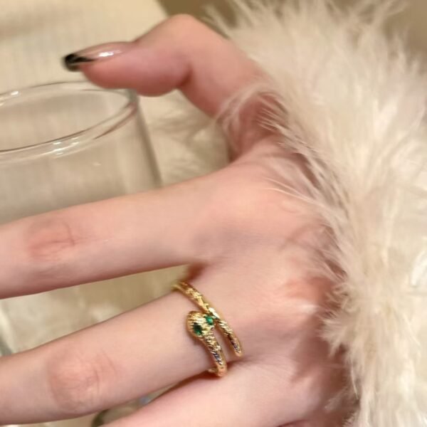 Unique Zircon Green Eye Snake-shaped Sparkling Zircon Ring for Women - Niche Design, High-end Index Finger Ring, Birth Year Ring - 图片 6