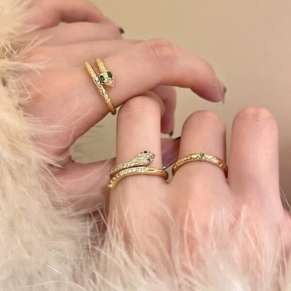 Unique Zircon Green Eye Snake-shaped Sparkling Zircon Ring for Women - Niche Design, High-end Index Finger Ring, Birth Year Ring