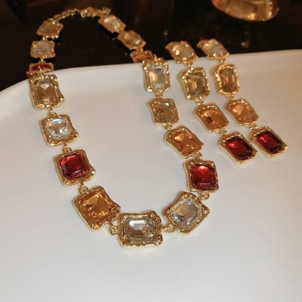Retro Luxe Diamond-Set Square Choker Necklace | High-End Royal Style | Niche Exaggerated Collar Necklace for Women - 图片 7