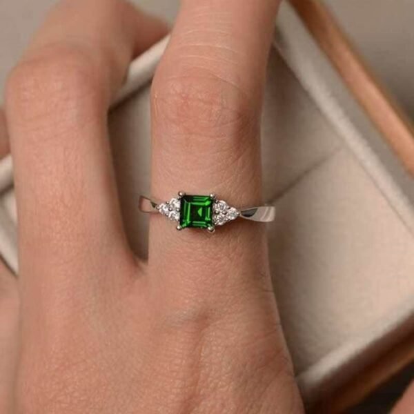 Square Emerald Ring with Niche Luxury Aesthetic, Zirconia Ring for Women, Exuding Elegance and Timeless Charm, Non-Fading Design - 图片 3