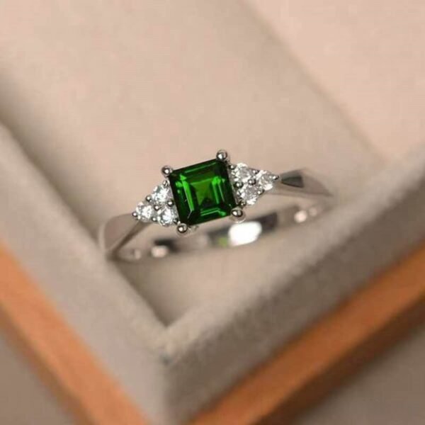 Square Emerald Ring with Niche Luxury Aesthetic, Zirconia Ring for Women, Exuding Elegance and Timeless Charm, Non-Fading Design - 图片 4