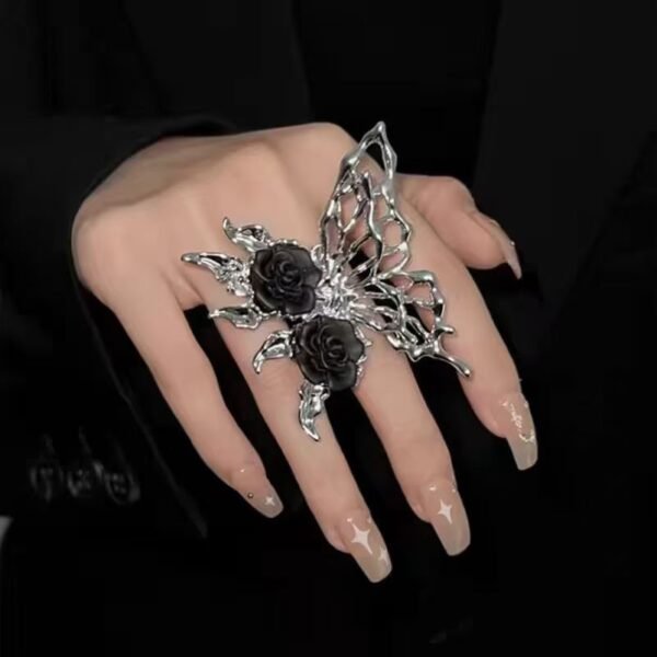 Minimalist Dark Style Exaggerated Large Butterfly Gothic Ring, High-End Decorative Finger Ring with Niche Design, New Fashionable Butterfly Ring for Women - 图片 3