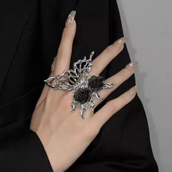 Minimalist Dark Style Exaggerated Large Butterfly Gothic Ring, High-End Decorative Finger Ring with Niche Design, New Fashionable Butterfly Ring for Women