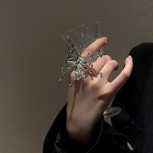 Minimalist Dark Style Exaggerated Large Butterfly Gothic Ring, High-End Decorative Finger Ring with Niche Design, New Fashionable Butterfly Ring for Women - 图片 11