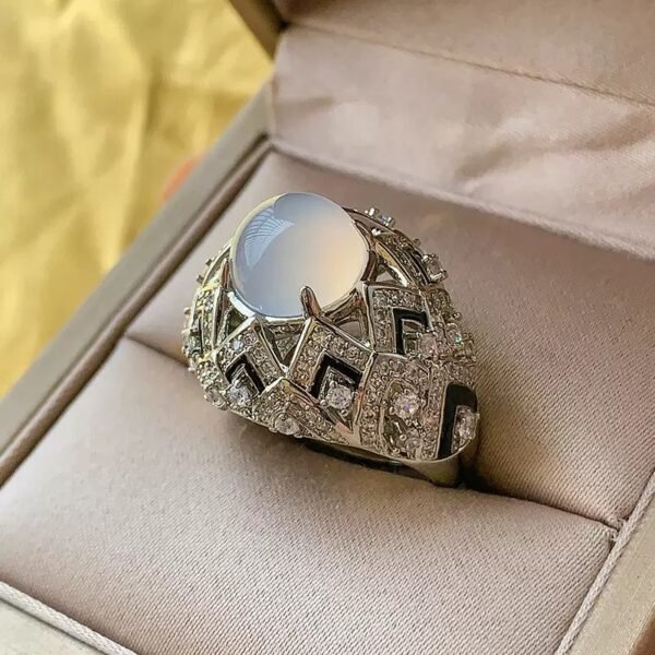 "Luminous Majesty" Ruby and Diamond Ring - 图片 2